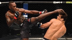 Israel Adesanya golpea a Paulo Costa en el UFC 253.