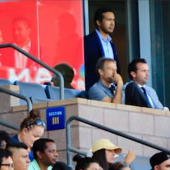 Captan a Jürgen Klinsmann con el presidente del LA Galaxy
