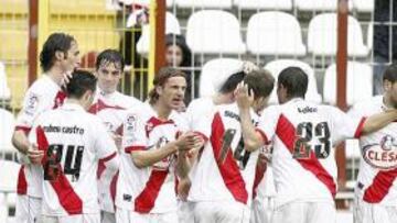 <b>FESTEJO HABITUAL. </b>Los jugadores del Rayo celebran uno de los 46 goles que han marcado en su estadio en lo que va de temporada.