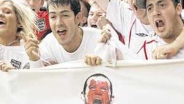 <b>MUY CALIENTES. </b>Los tabloides ingleses han atacado a Portugal antes del choque de mañana para calentar a los aficionados británicos.