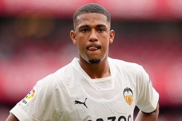 La temporada 2022/23 fue cedido al Valencia por el Atlético de Madrid.