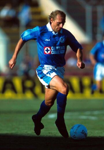 Histórico del Cruz Azul, su desempeño en la cancha lo hizo referente del cuadro capitalino.