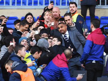 El nuevo jugador del Fútbol Club Barcelona, Kevin-Prince Boateng, ha sido presentado en el Camp Nou.