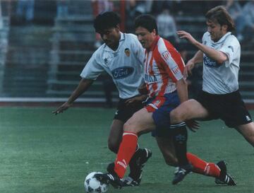 El Valencia visit¨® el Calder¨®n en la jornada 38 del curso 1995-96. El Atl¨¦tico dejaba sin opciones al Valencia si ganaba pero el equipo de Luis Aragon¨¦s asalt¨® el Calder¨®n y puso la Liga al rojo vivo. Dos goles de Mijatovic y uno de Poyatos minimizaron los tantos de Pantic y Geli. Al final, el Atl¨¦tico se proclam¨® campe¨®n en la ¨²ltima jornada, ante el Albacete.