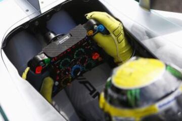 Detalle del volante de Nico Rosberg.