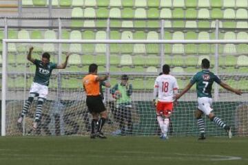 Santiago Wanderers venció 5-4 a Universidad de Chile que continúa complicándose en la parte baja de la tabla. 