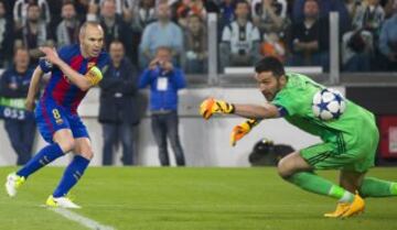 Iniesta y Buffon.