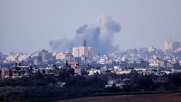 Smoke rises in the air above Gaza following Israeli bombings, as seen from Israel's border with the Gaza Strip, in southern Israel October 16, 2023. REUTERS/Amir Cohen