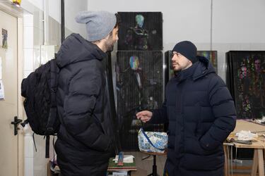 Tan amable como el resto y tras la experiencia foodie, Andrea espera en su taller. Cerca del aeropuerto y del NH donde se alojó el Madrid. 