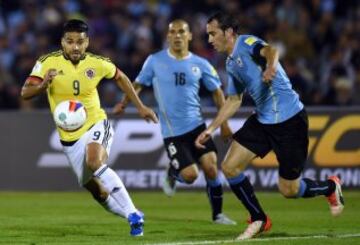 Uruguay golea a Colombia 3-0 en el Centenario