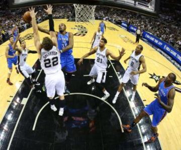 Durant comenzó bien pero terminó asfixiado por la defensa colectiva de los Spurs.