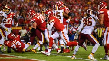KANSAS CITY, MO - OCTOBER 2: Quarterback Alex Smith #11 of the Kansas City Chiefs rushes in to the end zone for a touchdown in the third quarter against the Washington Redskins at Arrowhead Stadium on October 2, 2017 in Kansas City, Missouri.   Peter Aiken/Getty Images/AFP
 == FOR NEWSPAPERS, INTERNET, TELCOS &amp; TELEVISION USE ONLY ==