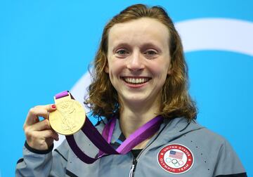 En los Juegos Olímpicos de Londres 2012, la nadadora Katie Ledecky era la deportista estadounidense más joven que participaba en la edición. Y ese dato no impidió que consiguiera el oro olímpico en los 800 metros libre, con tan solo 15 años, 4 meses y 10 días. Un año después, a los 16, alcanzó cuatro oros en los Mundiales de Barcelona y dos récords mundiales en 1500 y 800 libre. Con 17 años también batió la plusmarca del 400 libre. Ya pasada la mayoría de edad sumó cinco oros mundiales más en 2015 y otros tantos en 2017. En los Juegos de Río 2016, a sus 19 años, añadió a su palmarés cuatro oros olímpicos -con dos plusmarcas mundiales incluidas- y una plata.