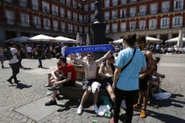 Los seguidores de Leicester disfrutan del sol de Madrid