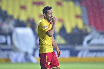 El Canguro disputó la mayor parte de su carrera en la Liga MX, pasando por equipos como Atlante, Monarcas Morelia, América, Puebla, Jaguares de Chiapas, entre otros.