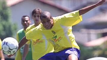 <b>FELIZ</b>. Rivaldo está muy a gusto en la selección brasileña, a diferencia de su etapa en el Milán y previamente en el Barcelona.