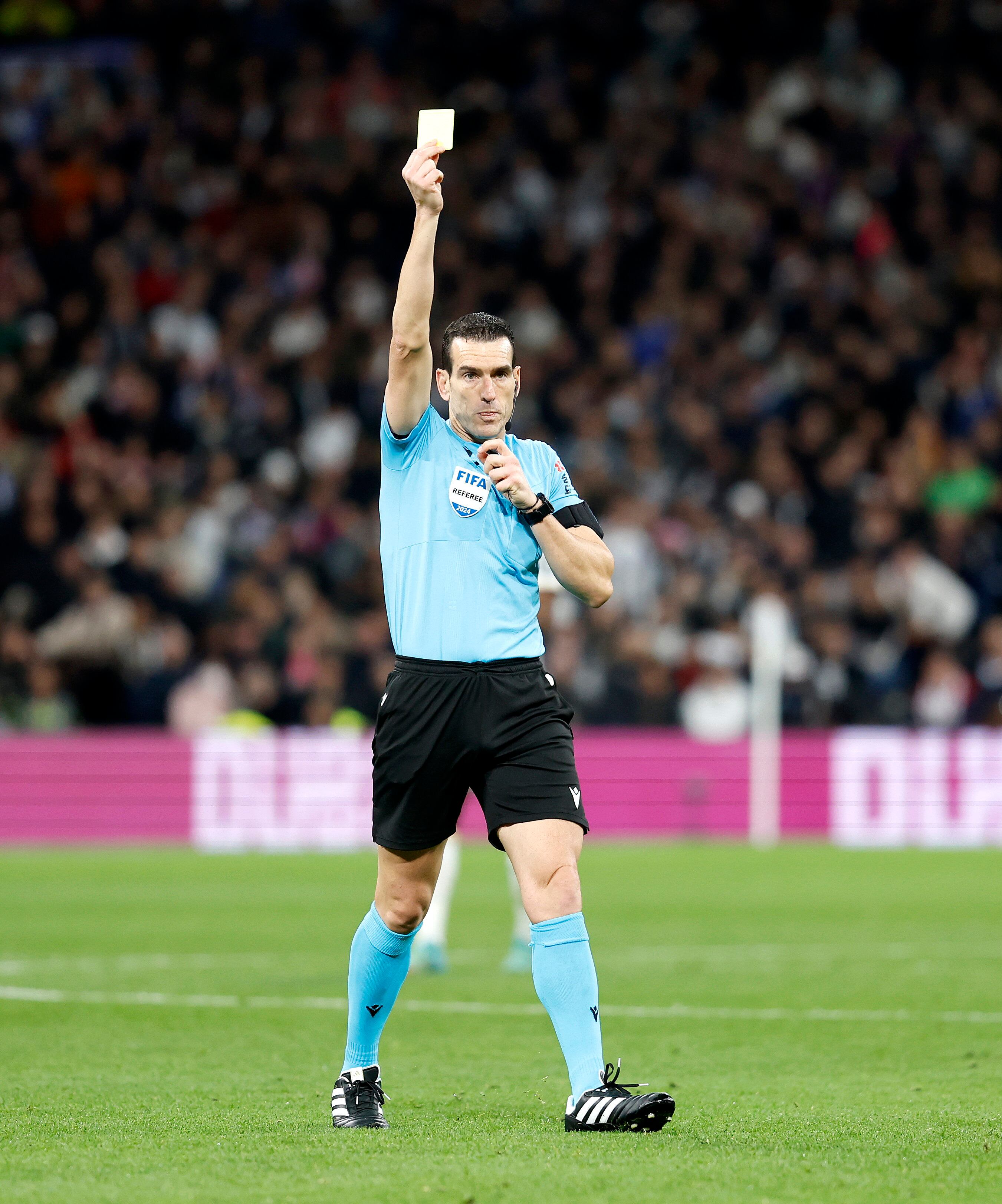 تعيين مارتينيز مونويرا حكماً لمباراة ريال مدريد وإسبانيول