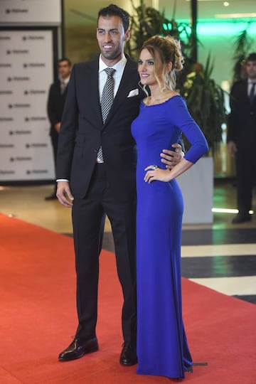 Sergio Busquets y su esposa