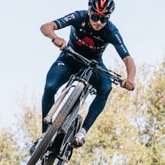 Pidcock gana a todo: triunfo en su debut en mountain bike