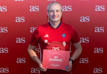 Los runners de AS con sus camisetas para la Zúrich Rock 'n' Roll Running Series Madrid. Jersey amarillo maratón,  gris media maratón y rojo 10 km.