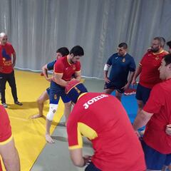 Santos prepara con 31 Leones la "final" contra Rumanía