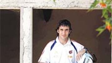 <b>GRAN CAPITÁN.</b> Raúl estrena hoy capitanía en una Eurocopa. Coleccionista de galones, la verdad es que le van quedando pocos que añadir a su extensísimo currículo de éxitos. Sabe que todas las miradas estarán fijas en él, pero no le tiembla el pulso. Raúl nació para ganar.