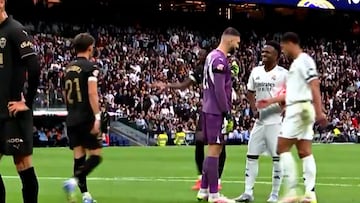 Lo que le dijo Mamardashvili a Vinicius antes del penalti: de no creer