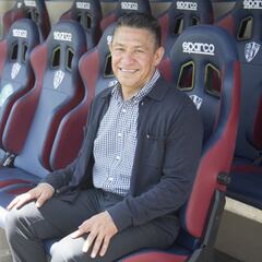 Nacho Ambriz tiene amargo debut con el Huesca