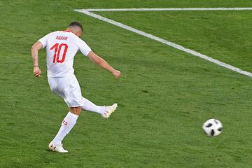 1-1. Granit Xhaka marcó el gol del empate y el primer tanto de los suizos.