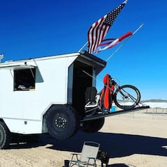 Convierte un wrecker del ejército en una casa con ruedas de lujo y aventura