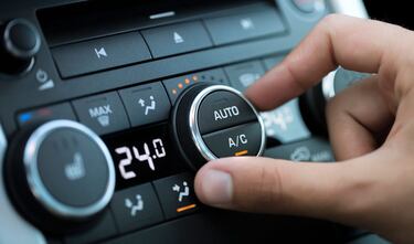 ¿Cuánto cuesta recargar el gas del aire acondicionado del auto?