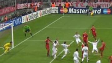 <b>MINUTO 16. </b>Primero el balón impacta en el brazo de Badstuber y luego en el chut de Ribéry, Luiz Gustavo se encuentra en fuera de juego posicional, saltando incluso por encima del balón.