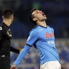 Prensa y aficionados del Napoli arremeten contra Chucky Lozano