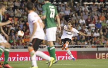 Valencia-St. Gallen. Sergio Canales marca el 5-0.