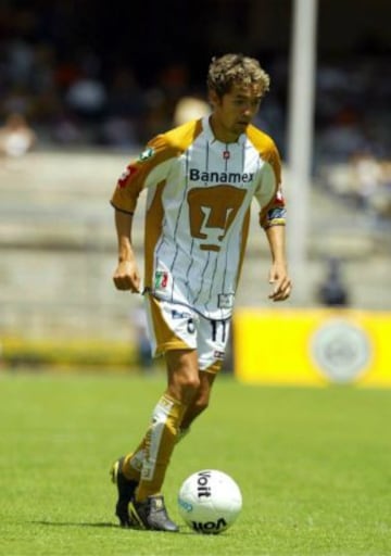 En 2004, los Pumas fueron invitados a disputar el Trofeo Santiago Bernabéu y se convirtieron en el único equipo azteca que tiene este trofeo en sus vitrinas.