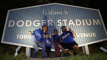 Durante el sexto duelo de la Serie Mundial, cuando los Dodgers se coronaron, Justin Turner fue retirado del compromiso al arrojar positivo por COVID-19.