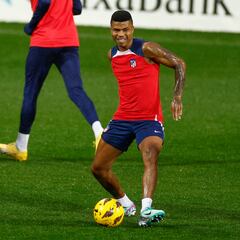 Reinildo, motivado a la espera de su oportunidad