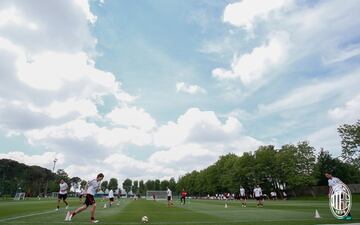 El Centro Deportivo fue fundado en 1963 y está inmerso de un gran bosque verde de 160 mil metros cuadrados, que incluye un pinar y un estanque. Se encuentra entre las localidades de Carnago, Cassano Magnago y Cairate, en Lombardía. 