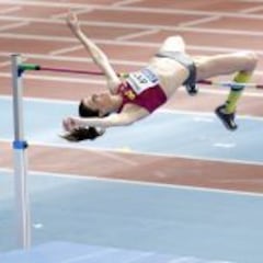 Ruth Beitia, líder mundial (1,98) y encadena 15 oros seguidos