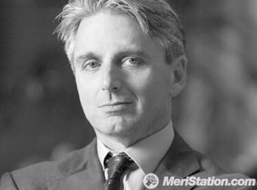 Riccitiello: "Los piratas pueden robar un disco, pero no un DLC"