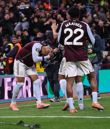 Pudo continuar el partido, y de hecho, marcó su segundo gol poco después.