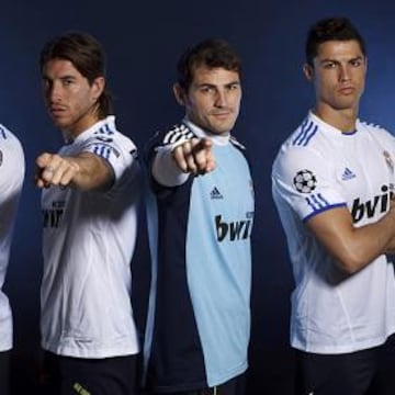 Sergio Ramos, Casillas y Cristiano, tres leyendas blancas de la Champions posan juntos.