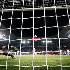 Cavani falló un penalti 1252 días después