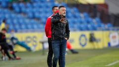 El entrenador de Las Palmas, Francisco Javier García Pimienta, durante un partido de LaLiga SmartBank contra el Amorebienta.