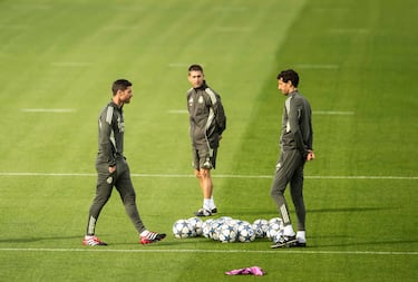 Jogadores do Real Madrid em treinamento para o clássico.
