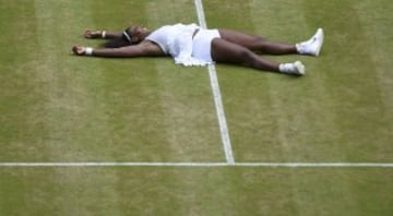 Serena Williams gana la final de Wimbledon de Contra la alemana Angelique Kerber en dos set 7-5 y 6-3