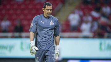 Error garrafal de Rodolfo Cota le dio un gol a Pumas