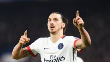 Zlatan Ibrahimovic (PSG) celebra el gol que marcó al Chelsea en Stamford Bridge.