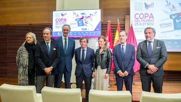 Matilde García (Ayuntamiento de Madrid). Javier Revuelta, Daniel Entrecanales, Martinez Almeida, Almudena Maillo, Juan Aguirrezalalaga y Ángel Asensio.