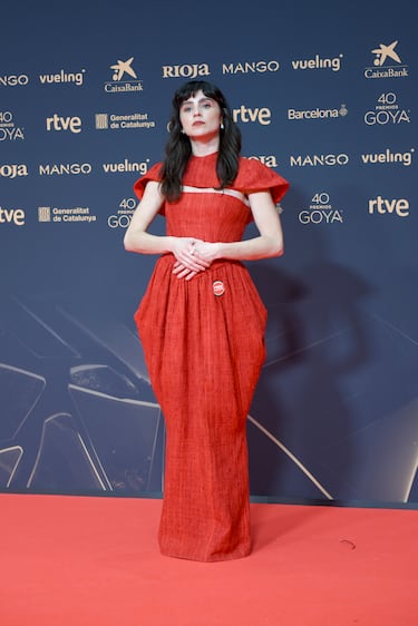 La actriz y dramaturga Olivia Delcán posa en la alfombra roja de la 40º edición de los Premios Goya.